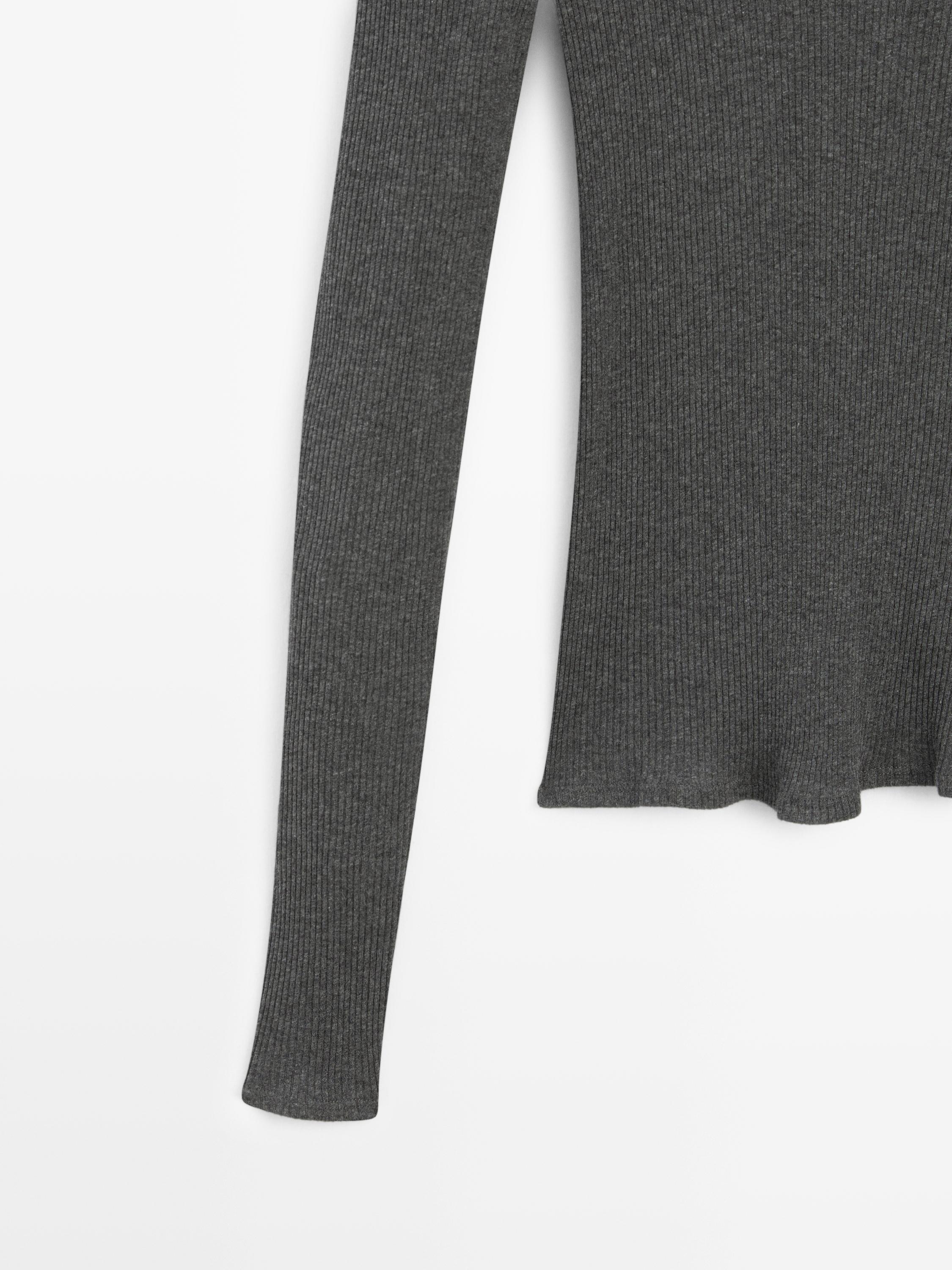 Ribbed V-neck T-shirt with long sleeves